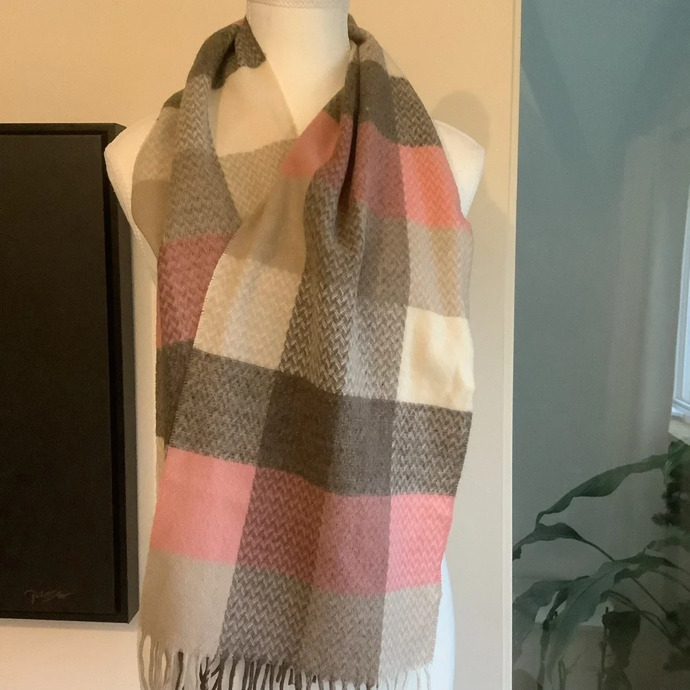 London Fog Cashmink Pink and Cream Scarf Made in Germany - Picture 5 of 12